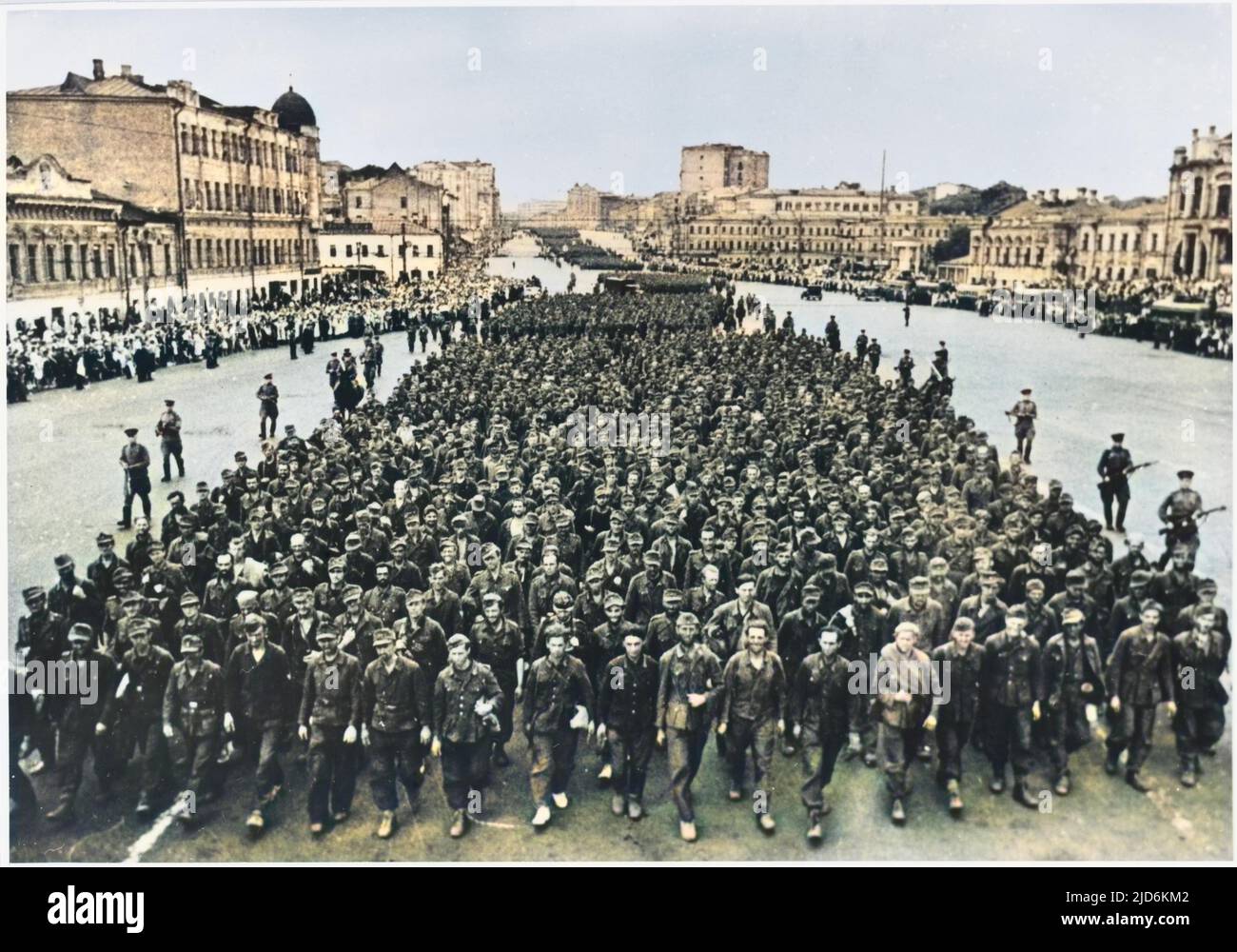 STARTSEITE FRONTSZENEN Deutsche Gefangene marschierten in Moskau. Kolorierte Version von: 10060166 Datum: 1944 Stockfoto