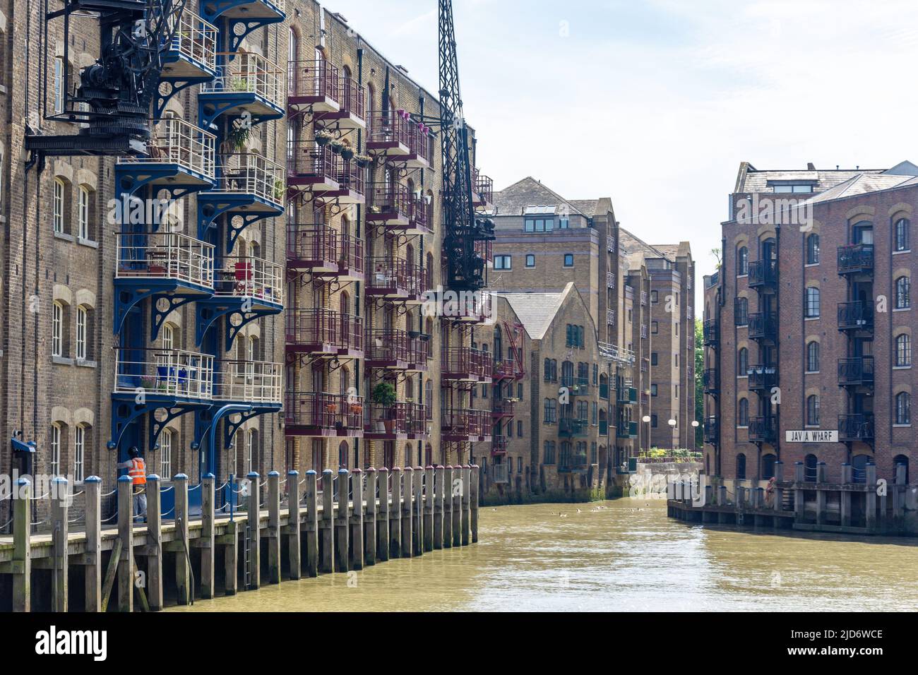 Historische Lagerhäuser am St Saviors Dock, Mill Street, Bermondsey, dem Londoner Stadtteil Southwark, Greater London, England, Vereinigtes Königreich Stockfoto