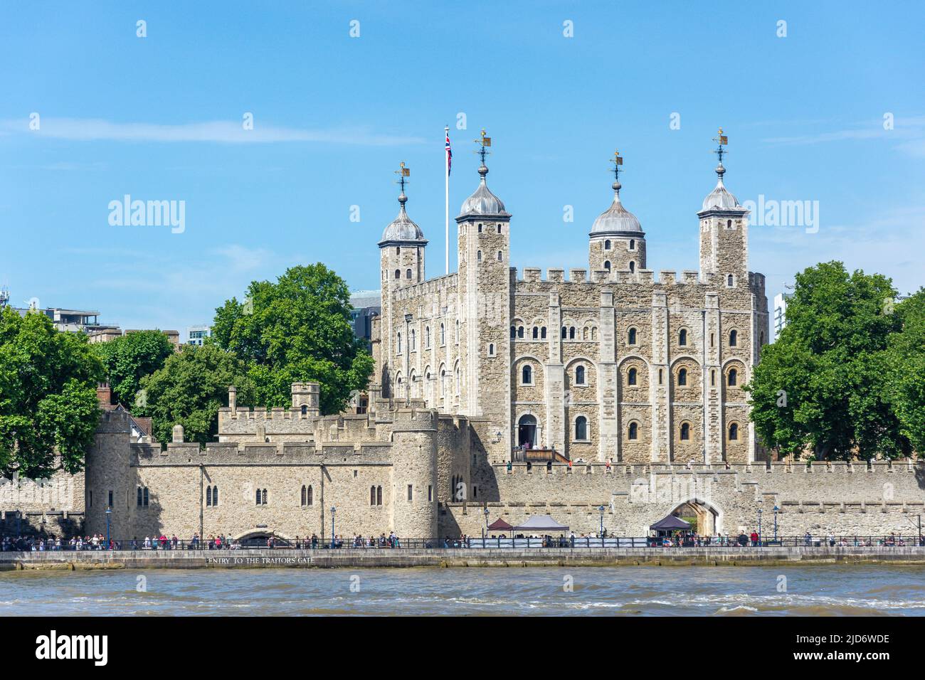 Der Tower of London auf der anderen Seite der Themse, Southwark, der Londoner Stadtbezirk Southwark, Greater London, England, Vereinigtes Königreich Stockfoto