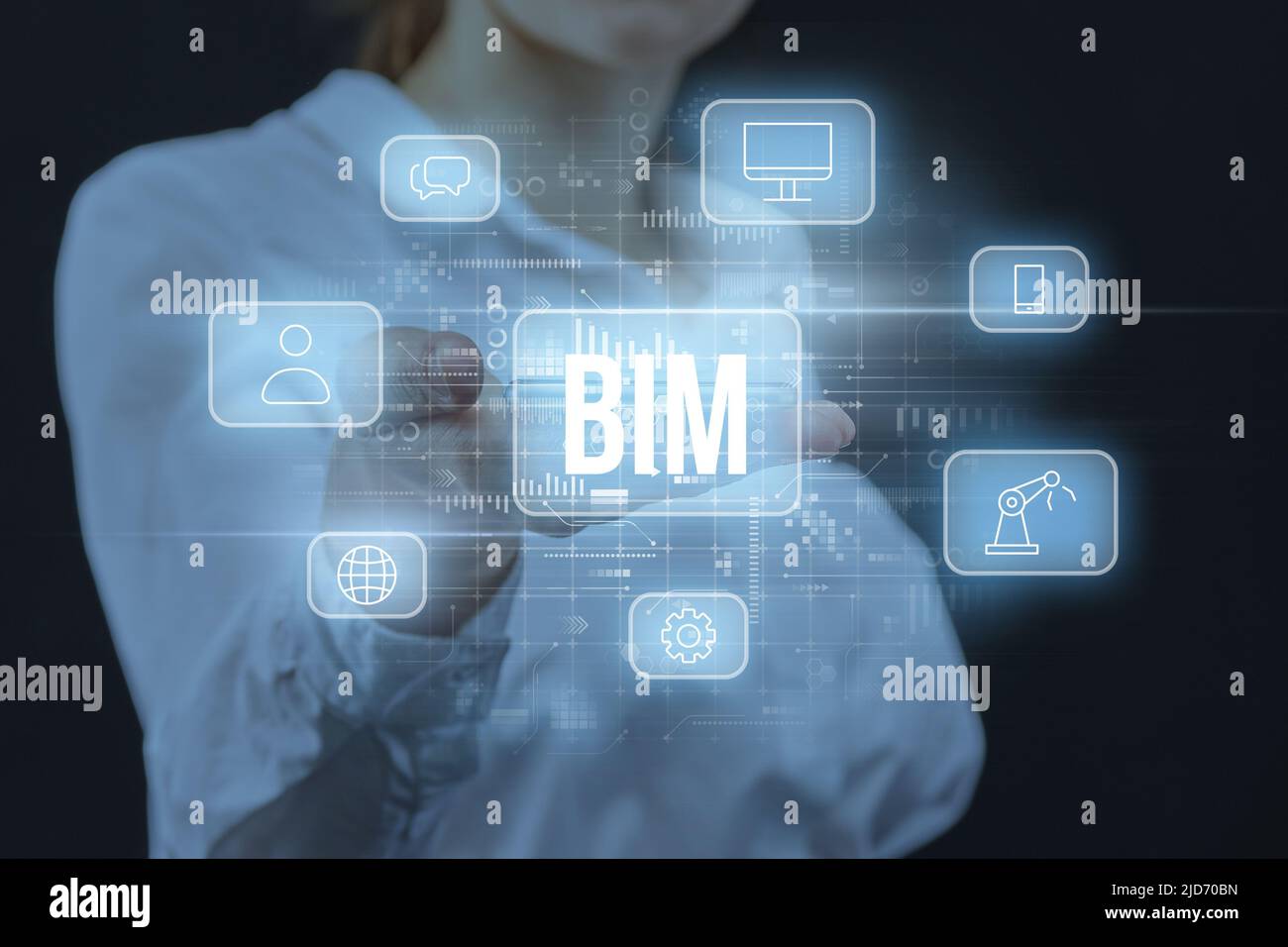 Konzept BIM oder Building Information Modeling. Akronym für Unternehmen. Die Person hält ein Gadget mit einem holographischen Display Stockfoto