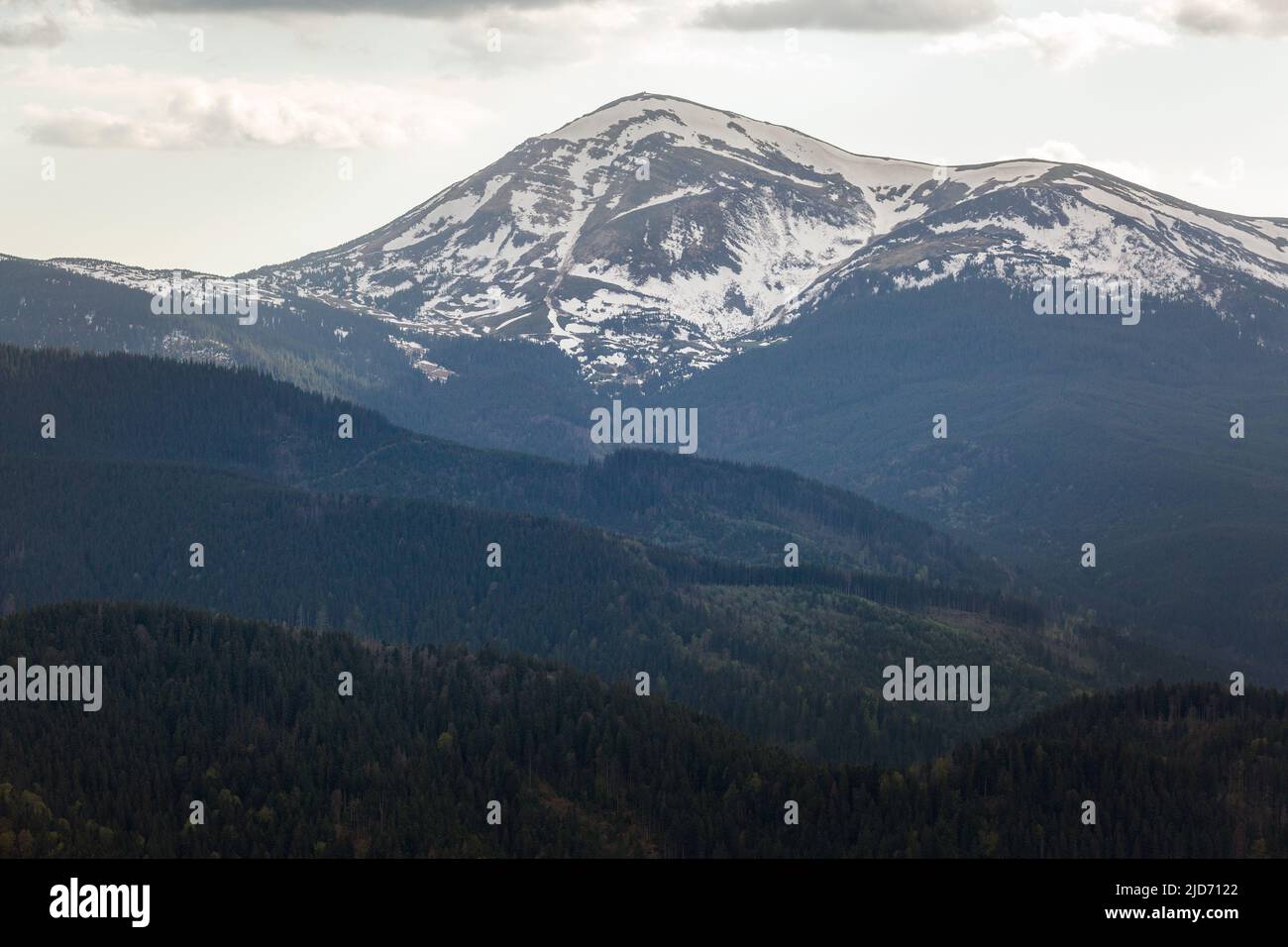 Blick Auf Den Berg Hoverla Mit 2 061 Metern Ist Der H chste Berg In Der blick-auf-den-berg-hoverla-mit-2-061-metern-ist-der-h-chste-berg-in-der
