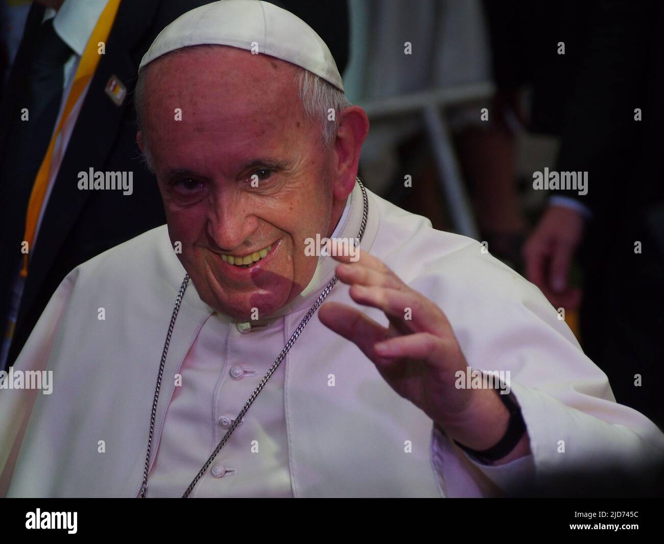 Der Papst Franziskus, Jorge Bergoglio, grüßt im Rahmen seines apostolischen Besuches in Peru die Menschenmenge in der Stadt Lima Stockfoto