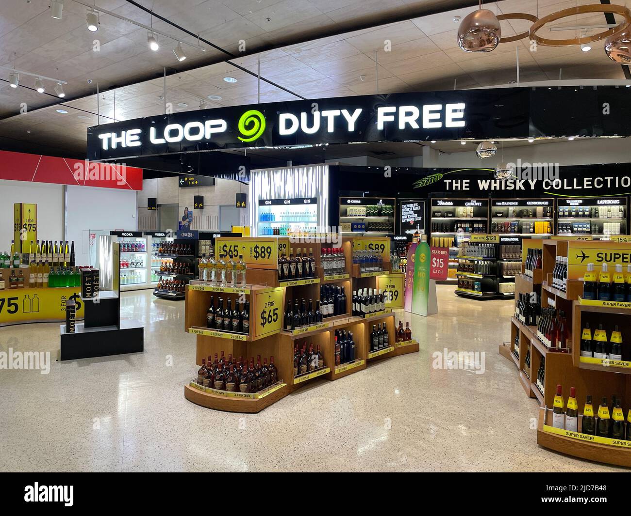 Auckland, Neuseeland - 3. Juni 2022: Duty Free Store am Flughafen Auckland Stockfoto