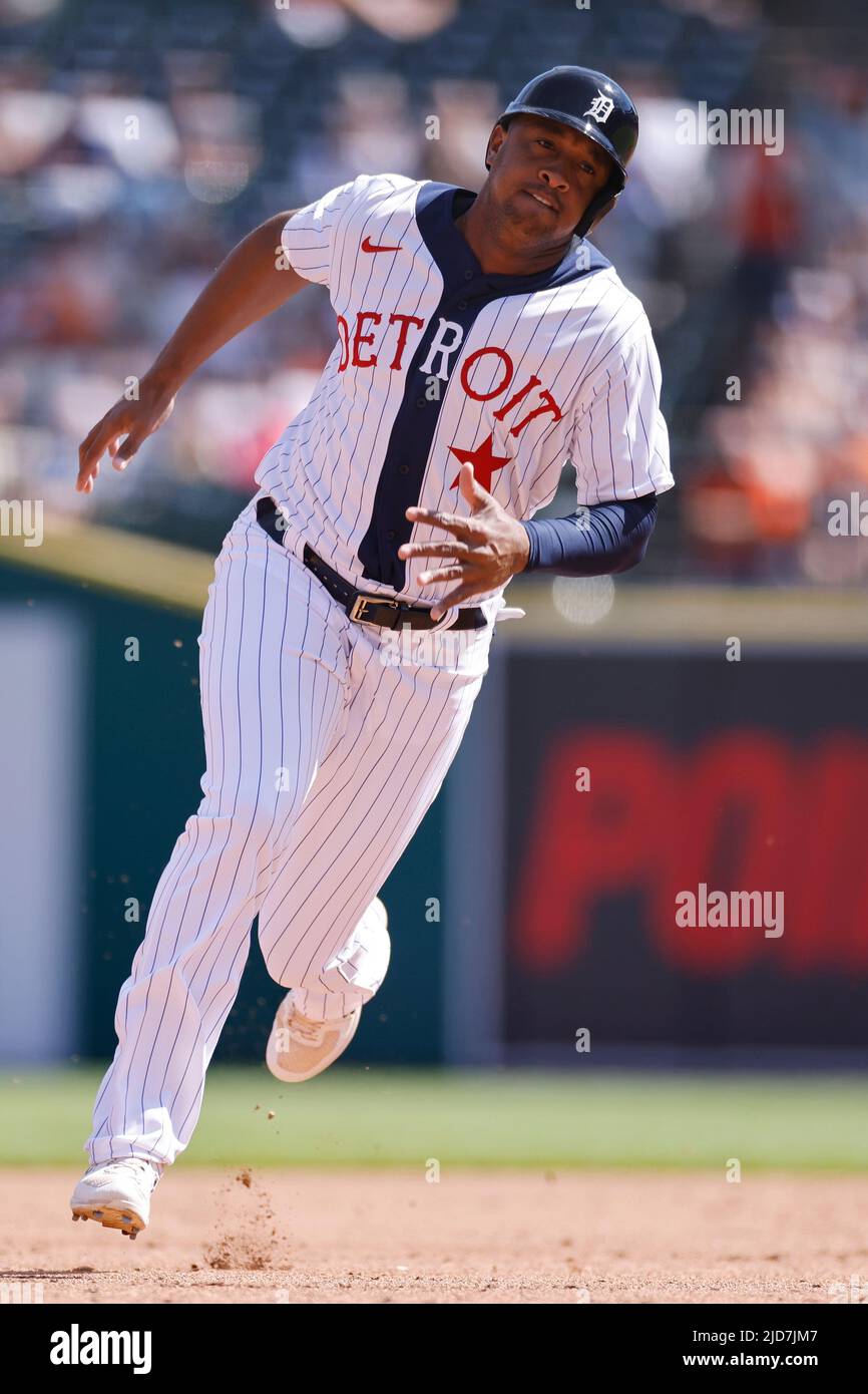 DETROIT, MI – 18. JUNI: Jonathan Schoop, 2. Baseman der Detroit Tigers, leitet die Basen gegen die Texas Rangers im Comerica Park am 18. Juni 2022 in Detroit, Michigan. (Joe Robbins/Image of Sport) Stockfoto