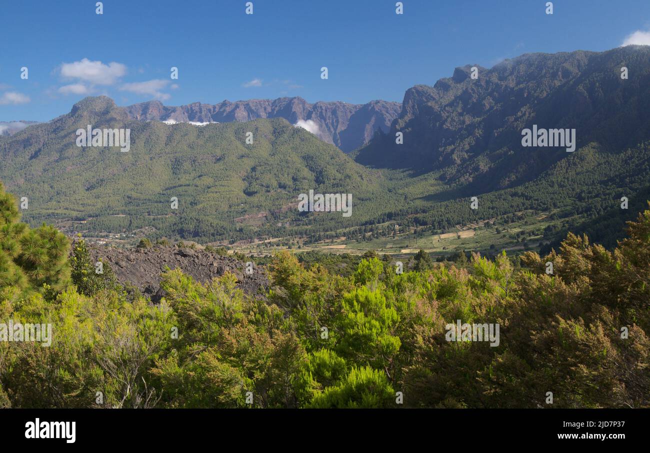 La Palma, Blick auf das höchste Gebiet der Insel, Caldera de Tabiriente, von einem Wanderweg in El Paso Gemeinde Stockfoto