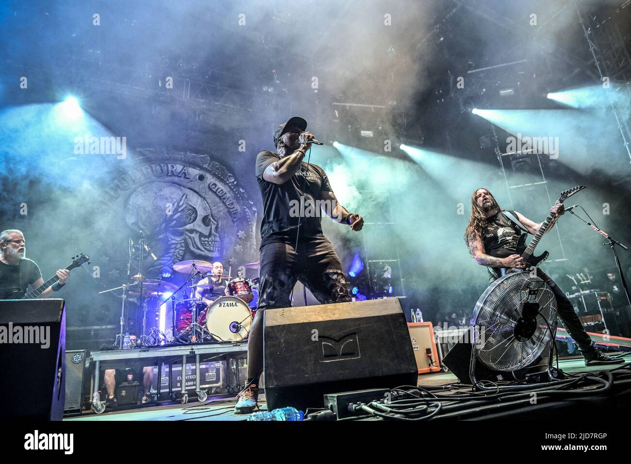 Clisson, Frankreich. 18.. Juni 2022. Sepultura tritt am 2. Tag des Hellfest Open Air Festivals in Clisson, Frankreich, am 18. Juni 2022 auf der Bühne auf. Foto von Julien Reynaud/APS-Medias/ABACAPRESS.COM Quelle: Abaca Press/Alamy Live News Stockfoto