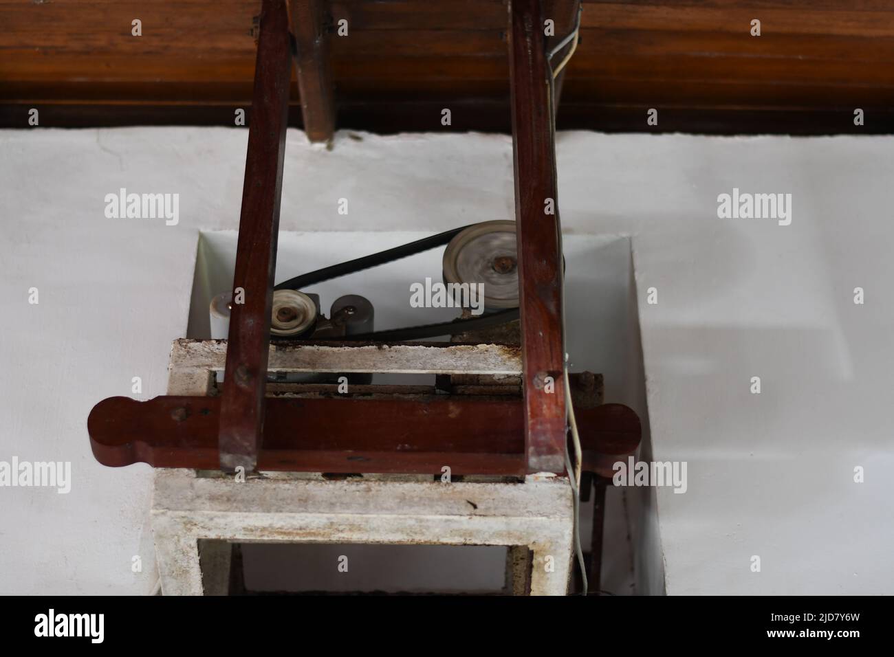 Ein Zahnrad (auch Zahnrad genannt) ist eine einfache Maschine, die verwendet wird, um die Größe oder Richtung einer Kraft zu manipulieren. Zahnräder werden in Kämmen verwendet Stockfoto