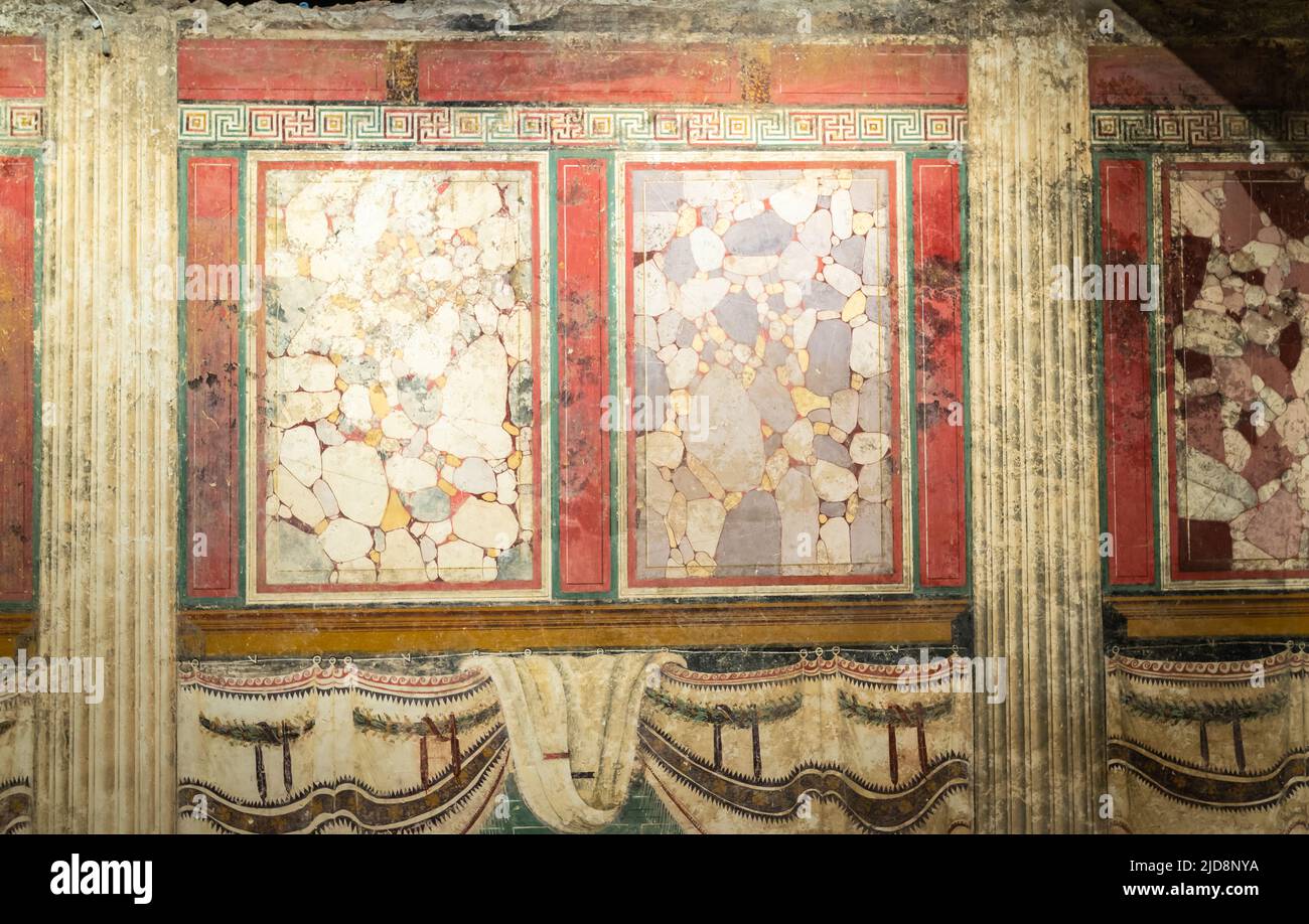Fresko- und Mosaikdekoration des republikanischen Heiligtums im Archäologischen Park von Brescia, Brixia, Brescia, lombardei in Norditalien. Stockfoto