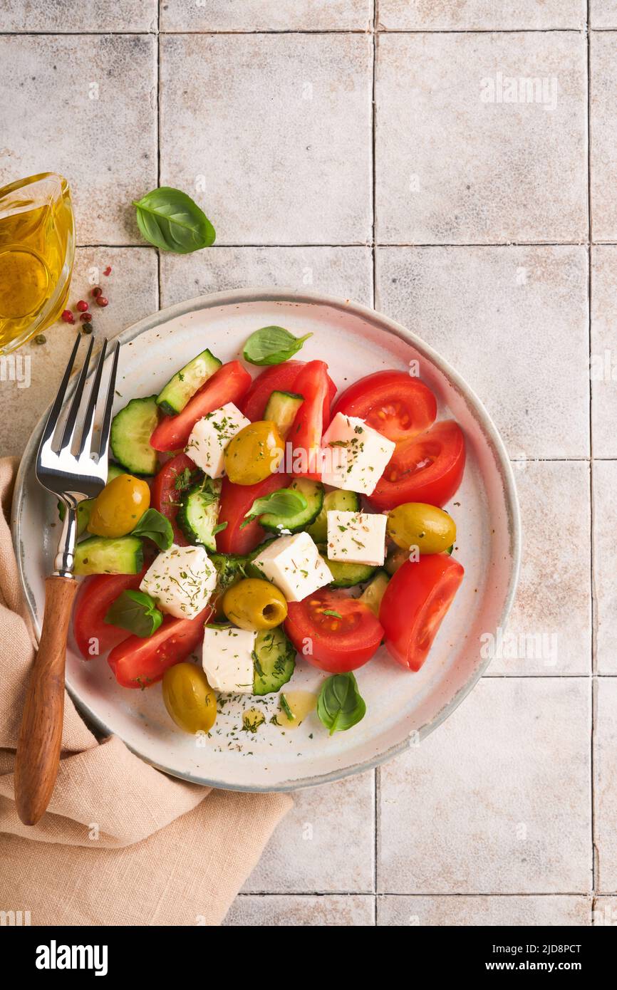 Griechischer Salat. Frischer griechischer Salat mit frischem Gemüse ...