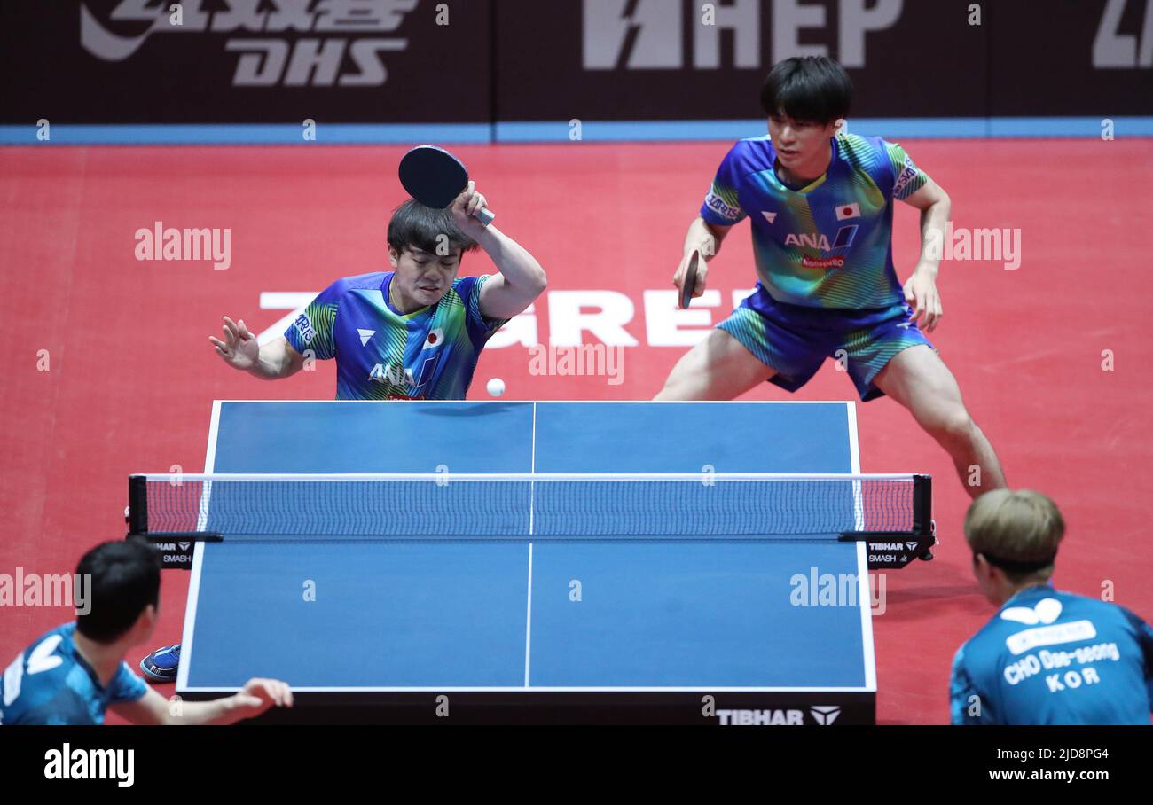 Zagreb, Kroatien. 19.. Juni 2022. ZAGREB, KROATIEN - 19. JUNI: UDA Yukiya und TOGAMI Shunsuke aus Japan treten beim WTT Contender Zagreb 2022 Men's Doubles Final gegen JANG Woojin und CHO Daeseong aus Korea am 19. Juni 2022 in der Dom Sportova Hall in Zagreb, Kroatien, gegeneinander an. Foto: Sanjin Strukic/PIXSELL Credit: Pixsell Foto- und Videoagentur/Alamy Live News Stockfoto
