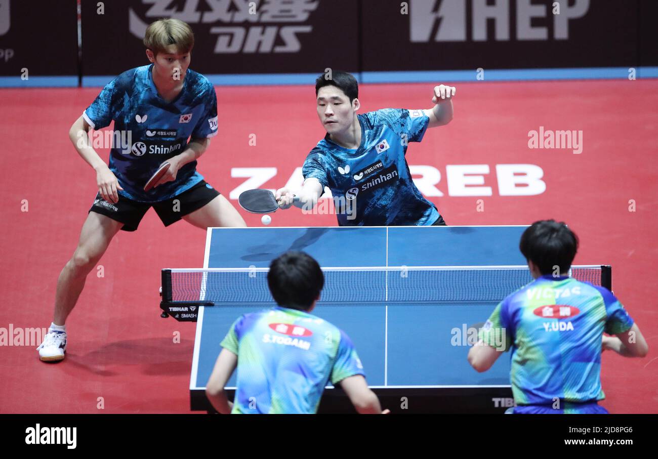 Zagreb, Kroatien. 19.. Juni 2022. ZAGREB, KROATIEN - 19. JUNI: JANG Woojin und CHO Daeseong aus Korea treten beim WTT Contender Zagreb 2022 Men's Doubles Final gegen UDA Yukiya und TOGAMI Shunsuke aus Japan am 19. Juni 2022 in der Dom Sportova Hall in Zagreb, Kroatien, gegeneinander an. Foto: Sanjin Strukic/PIXSELL Credit: Pixsell Foto- und Videoagentur/Alamy Live News Stockfoto