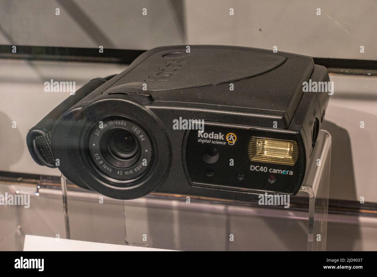 Eine Kodak DC40 Digitalkamera (c1995), die in einem Medienmuseum ausgestellt wird. Es teilte seine Abstammung mit der Apple QuickTake 100, hergestellt von Chinon. Stockfoto