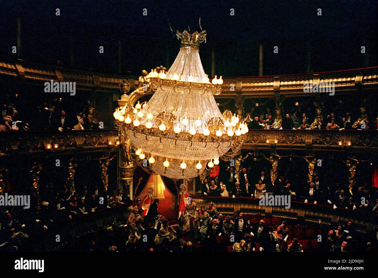 KRONLEUCHTER FÄLLT IN DEN ZUSCHAUERRAUM, DAS PHANTOM DER OPER, 2004, Stockfoto