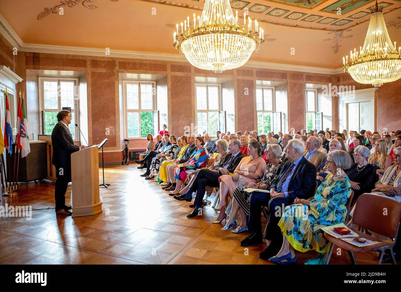 Fulda, Deutschland. 17.. Juni 2022. Eröffnungsrede von Oberbürgermeister Dr. Heiko Wingenfeld schöne Ausstellung im Stadschloß in fulda, Design & Dynastie '250 Jahr Hofleben Oranien-Nassau' Foto: RPE Albert Nieboer https://fulda2022.de Quelle: dpa/Alamy Live News Stockfoto