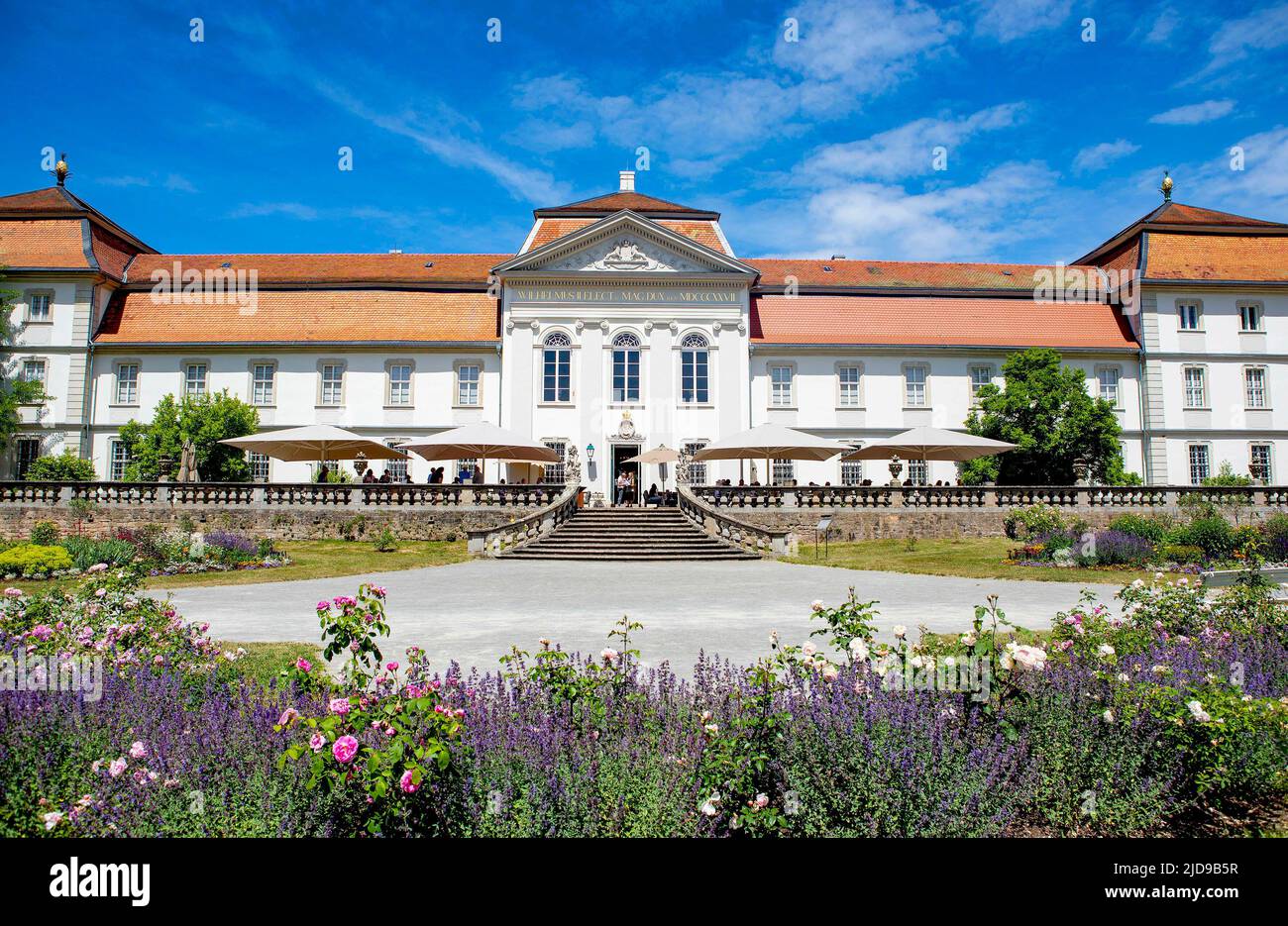 Fulda, Deutschland. 17.. Juni 2022. Schloss Fasanerie in Fulda schöne Ausstellung im Stadschloß in fulda, Design & Dynastie '250 Jahr Hofleben Oranien-Nassau' Foto: RPE Albert Nieboer https://fulda2022.de Quelle: dpa/Alamy Live News Stockfoto