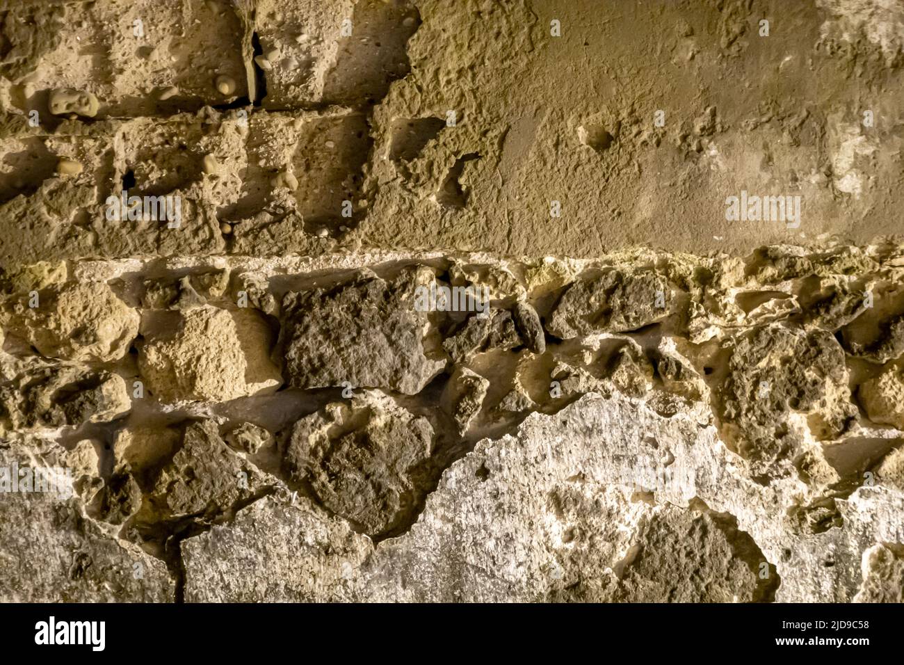 Raue unfertige Textur an der Außenseite der Betonzementwand Stockfoto