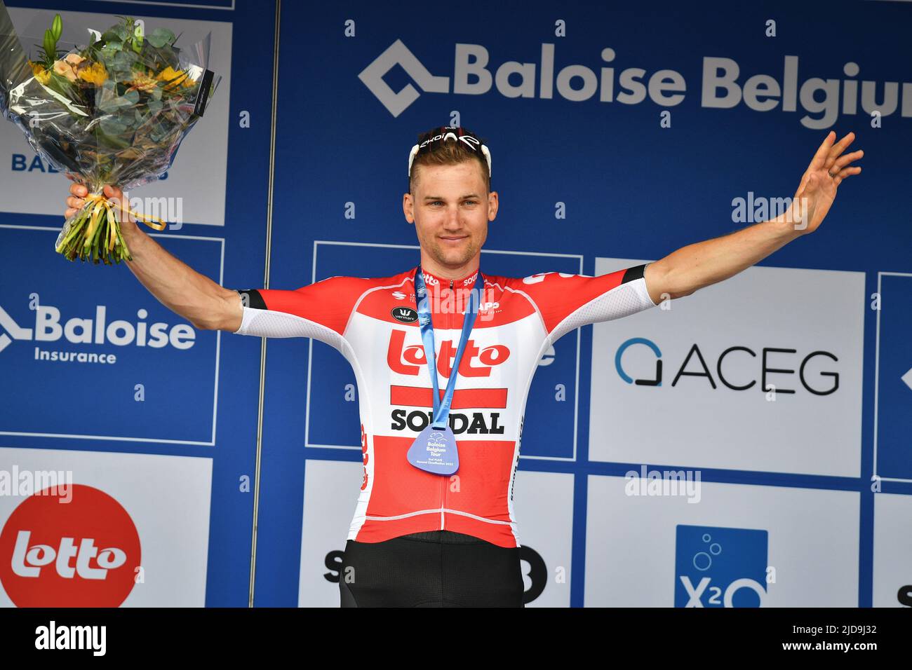 Der Belgier Tim Wellens von Lotto Soudal auf dem Podium nach der letzten Etappe des Radrennens der Baloise Belgium Tour, 189,9km von Gingelom nach Beringen, Sonntag, 19. Juni 2022. Die Baloise Belgien Tour findet vom 15. Bis 19. Juni statt. BELGA FOTO DAVID STOCKMAN Stockfoto