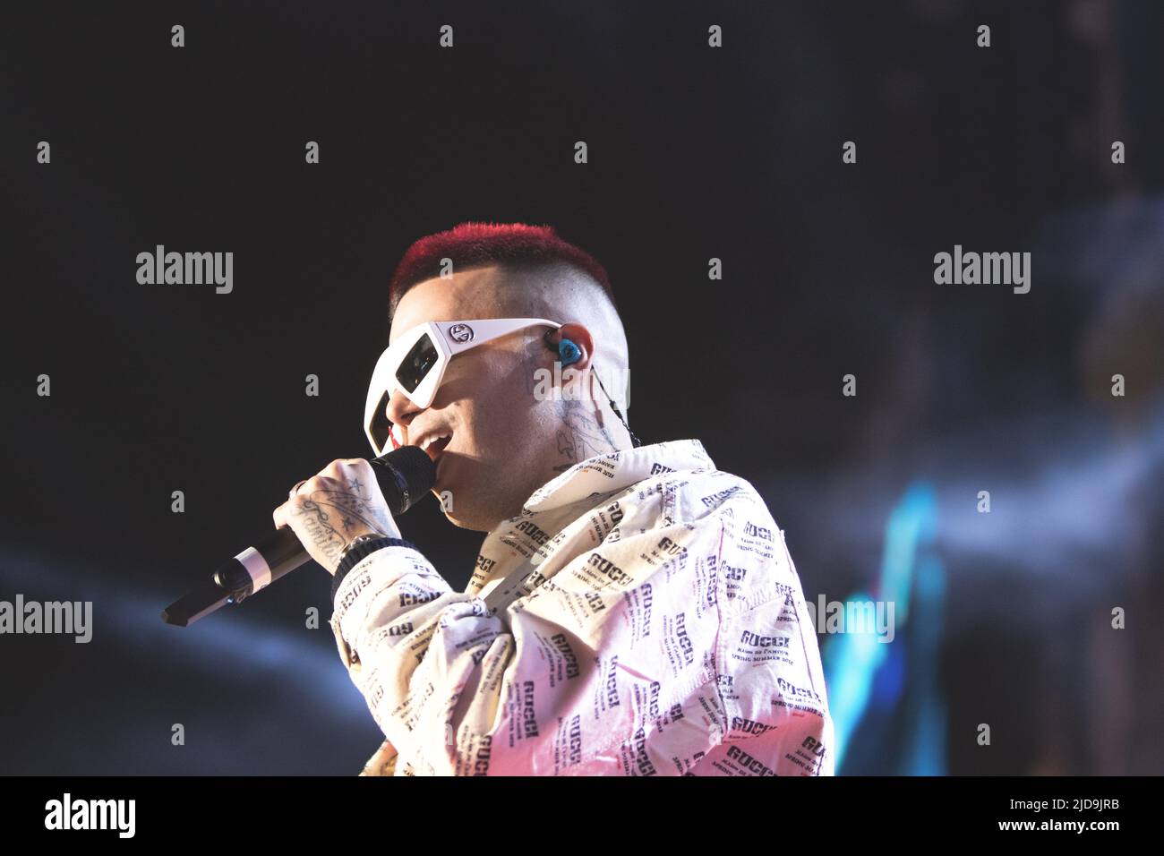 Rom, Italien. 01.. Mai 2018. Sfera Ebbasta (Gionata Boschetti) spielt auf der Bühne des Konzerts Primo Maggio in Rom. (Foto von Valeria Magri/SOPA Images/Sipa USA) Quelle: SIPA USA/Alamy Live News Stockfoto