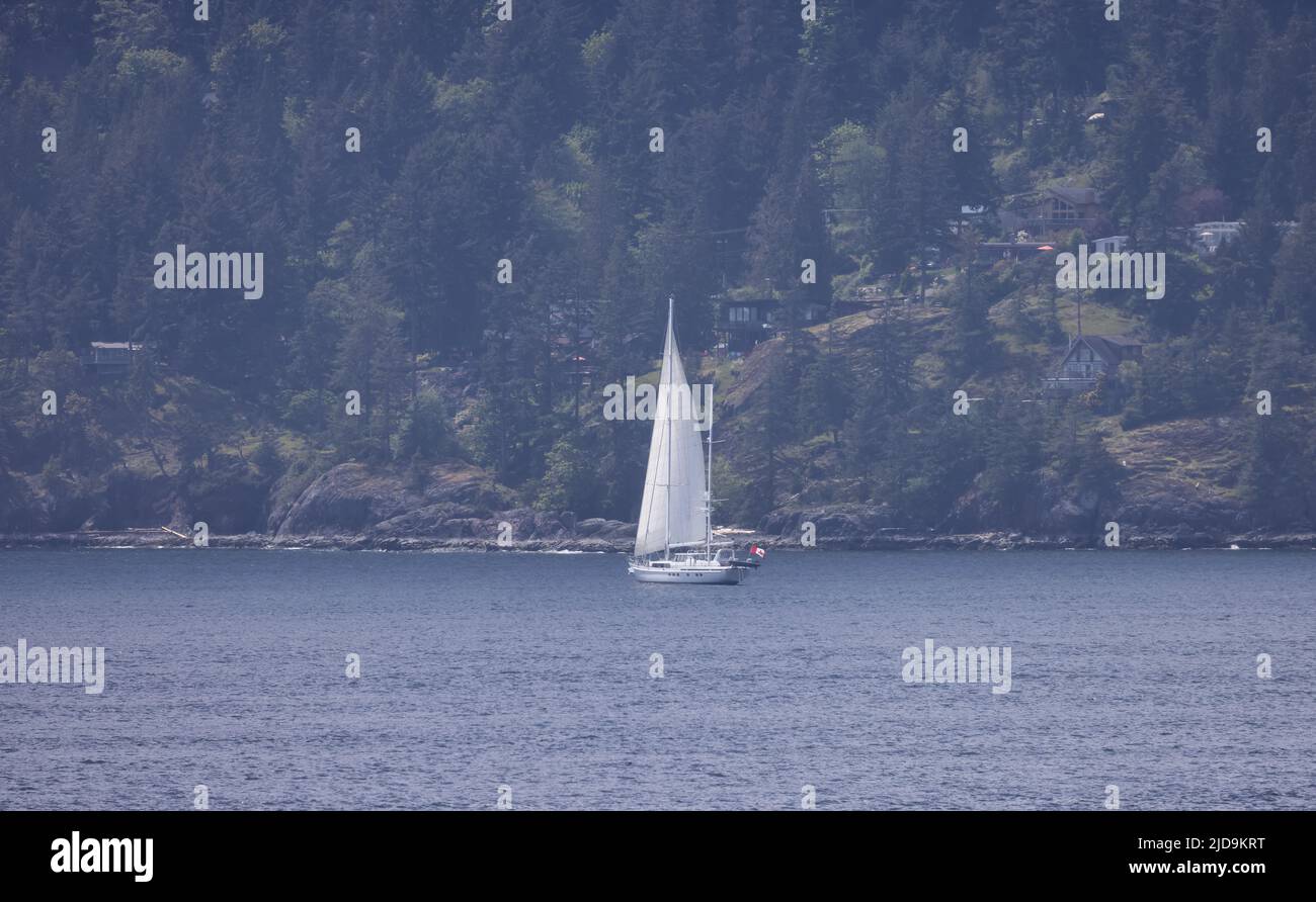 Segelboot auf Bowen Island in Howe Sound. Stockfoto