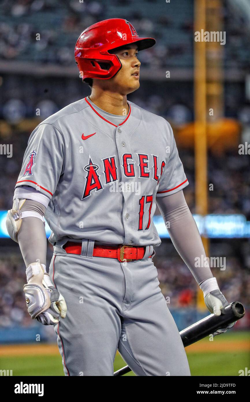 Los Angeles Angels Shohei Ohtani (17) macht sich am Mittwoch, Juni in einem MLB-Baseballspiel gegen die Los Angeles Dodgers auf den Weg. 15, 2022, in Los Angeles. Die Dodgers besiegten die Angels mit 4:1. (Kevin Terrell/Image of Sport) Stockfoto