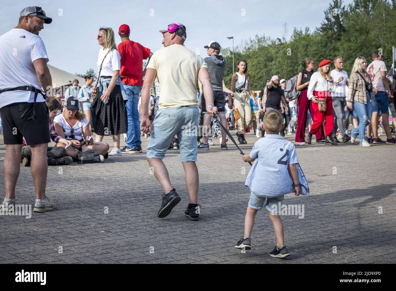 2022-06-19 18:54:47 LANDGRAAF - Festival-Besucher während des dritten Tages des Pinkpop Musikfestivals. ANP MARCEL VAN HOORN niederlande Out - belgien Out Stockfoto