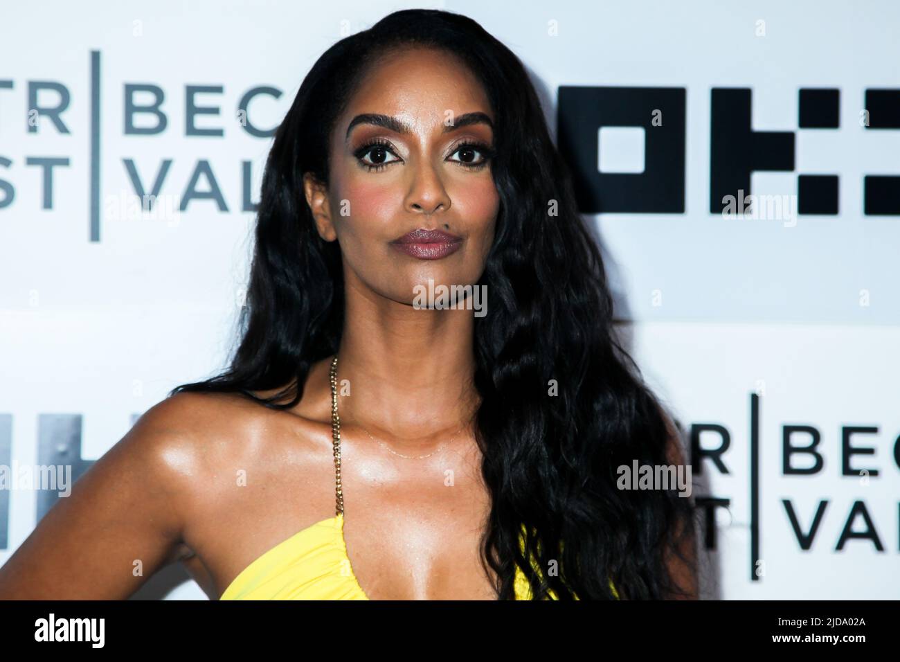 NEW YORK, NY, USA - 18. JUNI 2022: Azie Tesfai nimmt an der Weltpremiere „Loudmouth“ 2022 Tribeca Film Festival im BMCC Tribeca Performing Arts Cent Teil Stockfoto