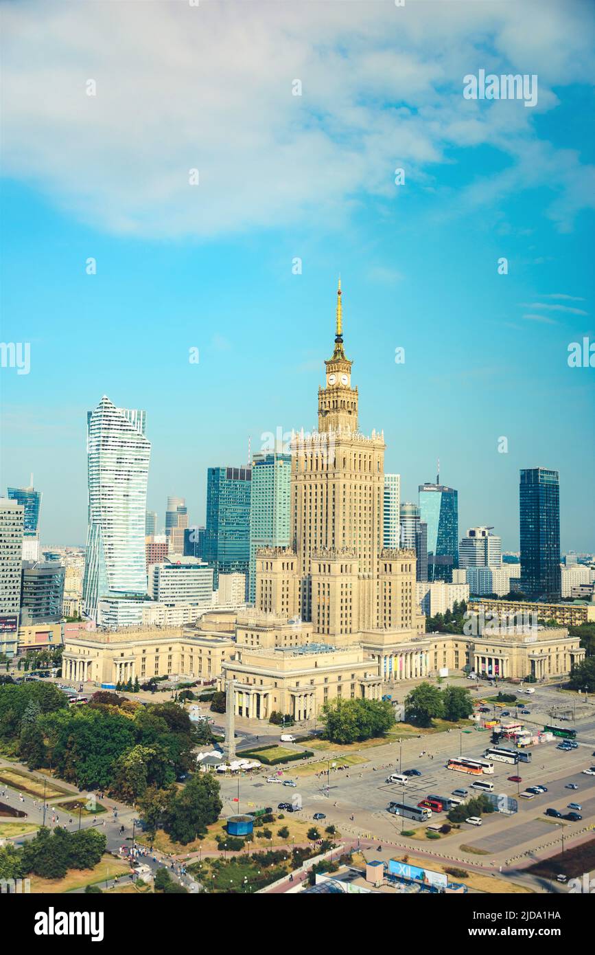Warschau, Polen - Juli-20-2019. Der Kulturpalast und das Stadtzentrum in der polnischen Hauptstadt Stockfoto