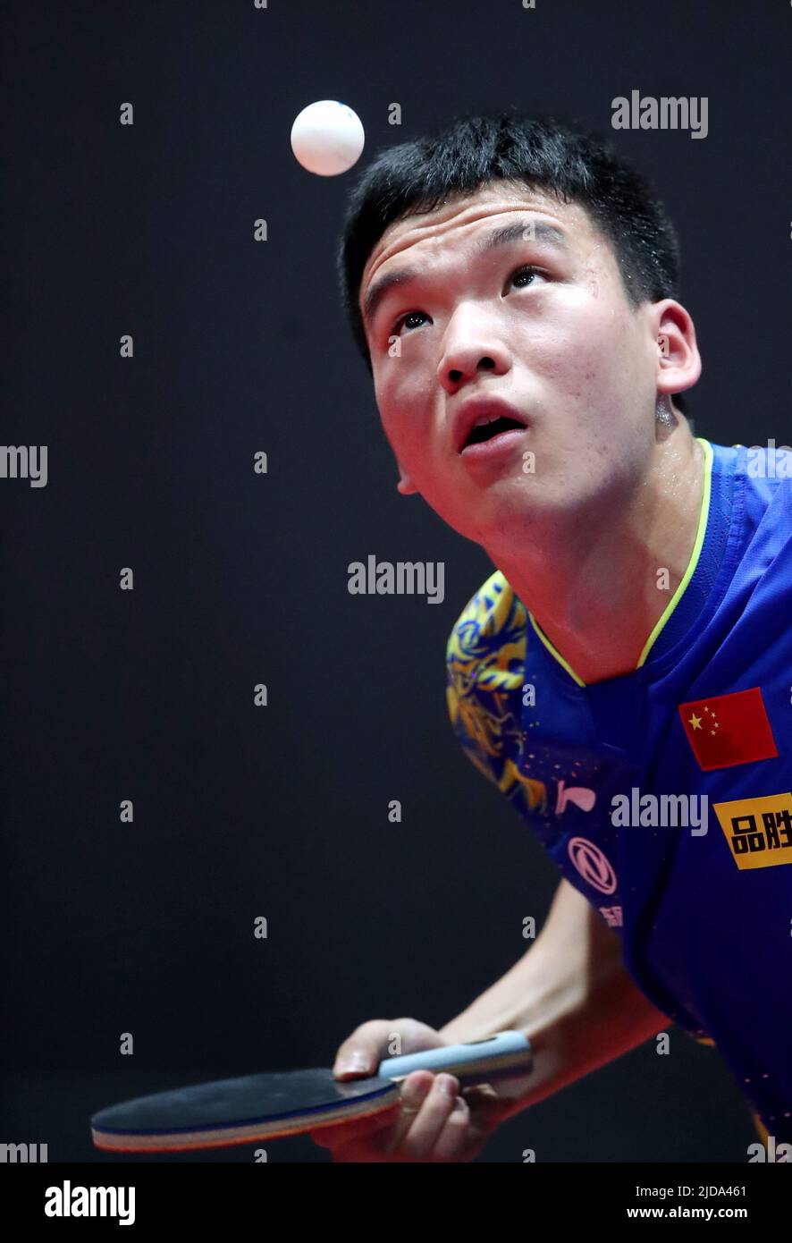 Peng Xiang aus China tritt beim WTT Contender Zagreb 2022 Men's Singles Finale gegen Yun-Ju Lin aus Taiwan in der Dom Sportova Hall am 19. Juni 2022 in Zagreb, Kroatien, an. Foto: Sanjin Strukic/PIXSELL Stockfoto