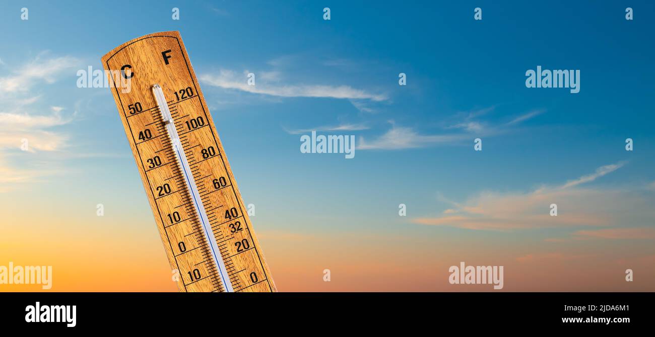 Heißes Sommerwetter-Konzept mit hohen Temperaturen. Stockfoto