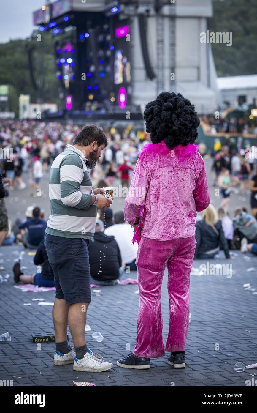 2022-06-19 20:20:03 LANDGRAAF - Festival-Besucher während des dritten Tages des Pinkpop Musikfestivals. ANP MARCEL VAN HOORN niederlande Out - belgien Out Stockfoto