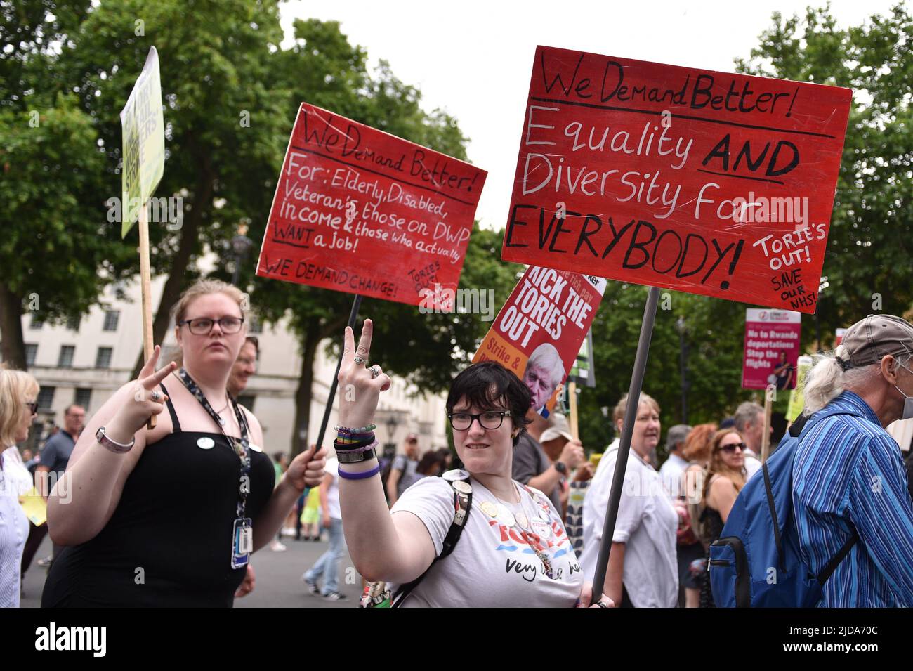 Tausende von Demonstranten marschierten in der vom TUC (Trades Union Congress) organisierten Kundgebung durch das Zentrum Londons, um Maßnahmen gegen die Lebenshaltungskosten und höhere Löhne zu fordern. Stockfoto