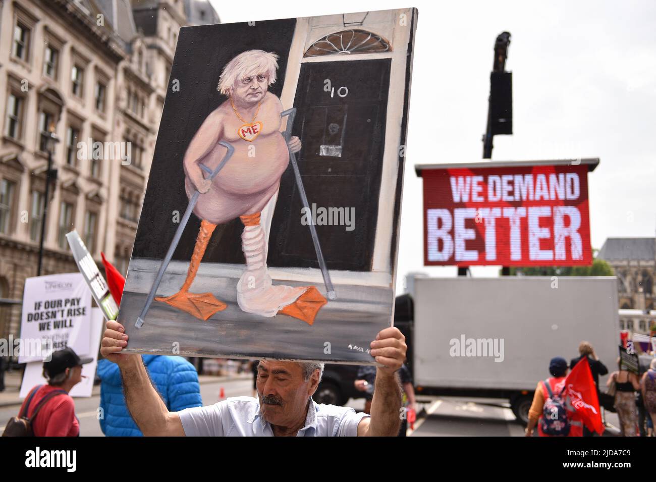 Tausende von Demonstranten marschierten in der vom TUC (Trades Union Congress) organisierten Kundgebung durch das Zentrum Londons, um Maßnahmen gegen die Lebenshaltungskosten und höhere Löhne zu fordern. Stockfoto