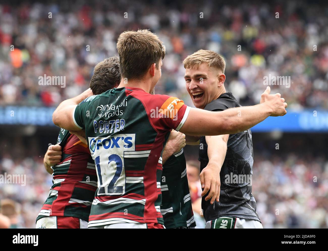 18.. Juni 2022; Twickenham, London, England: Gallagher Premiership Final, Leicester gegen Saracens; Leicester Tigers feiern den Schlusspfiff und gewinnen das Spiel 15-12 Stockfoto