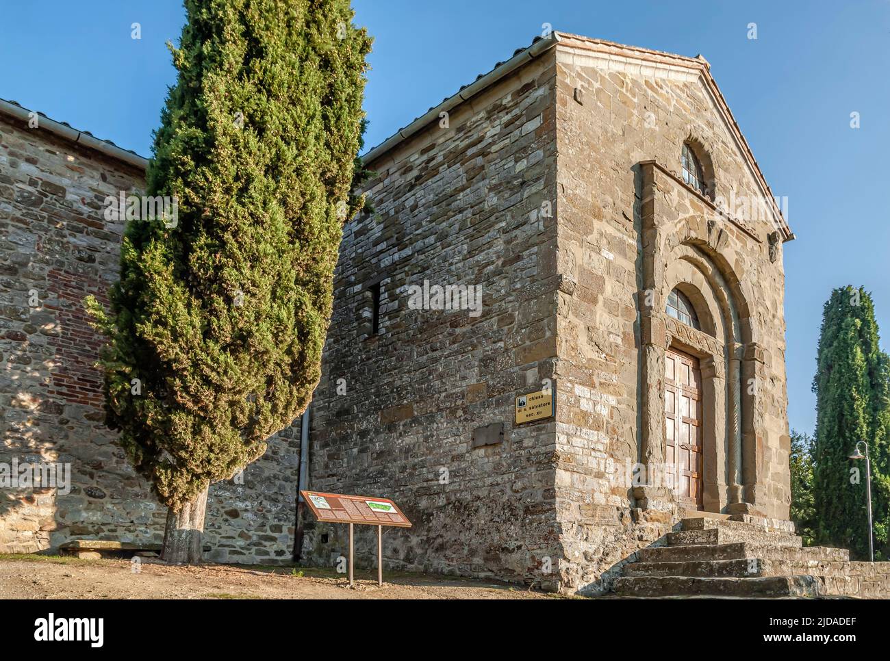 Eingang zur Kirche San Michele Arcangelo auf der Isola Maggiore, Trasimeno-See, Umbrien, Italien Stockfoto