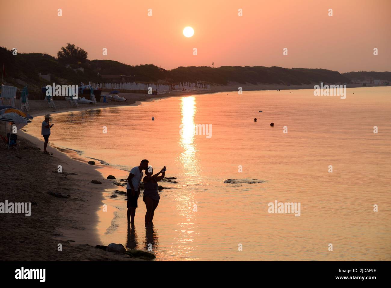 Punta Prosciutto LE, Italien - 08 29 2019: Punta Prosciutto, weißer Sand und flaches Wasser, atemberaubende Sonnenaufgänge. Ein unvergessliches, ganz italienisches Erlebnis. Stockfoto