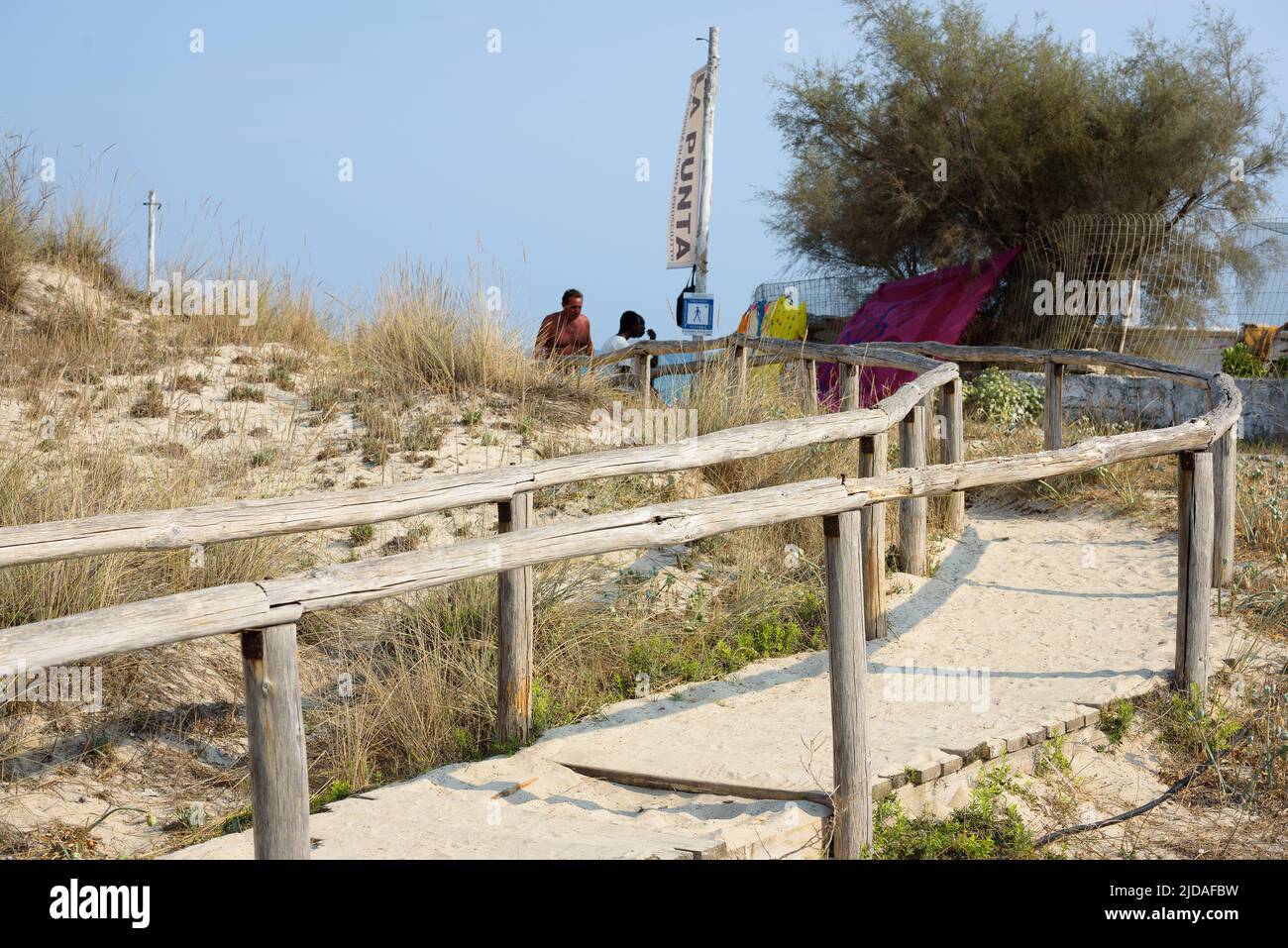 Punta Prosciutto LE, Italien - 08 29 2019: Punta Prosciutto, weißer Sand und flaches Wasser, atemberaubende Sonnenaufgänge. Ein unvergessliches, ganz italienisches Erlebnis. Stockfoto
