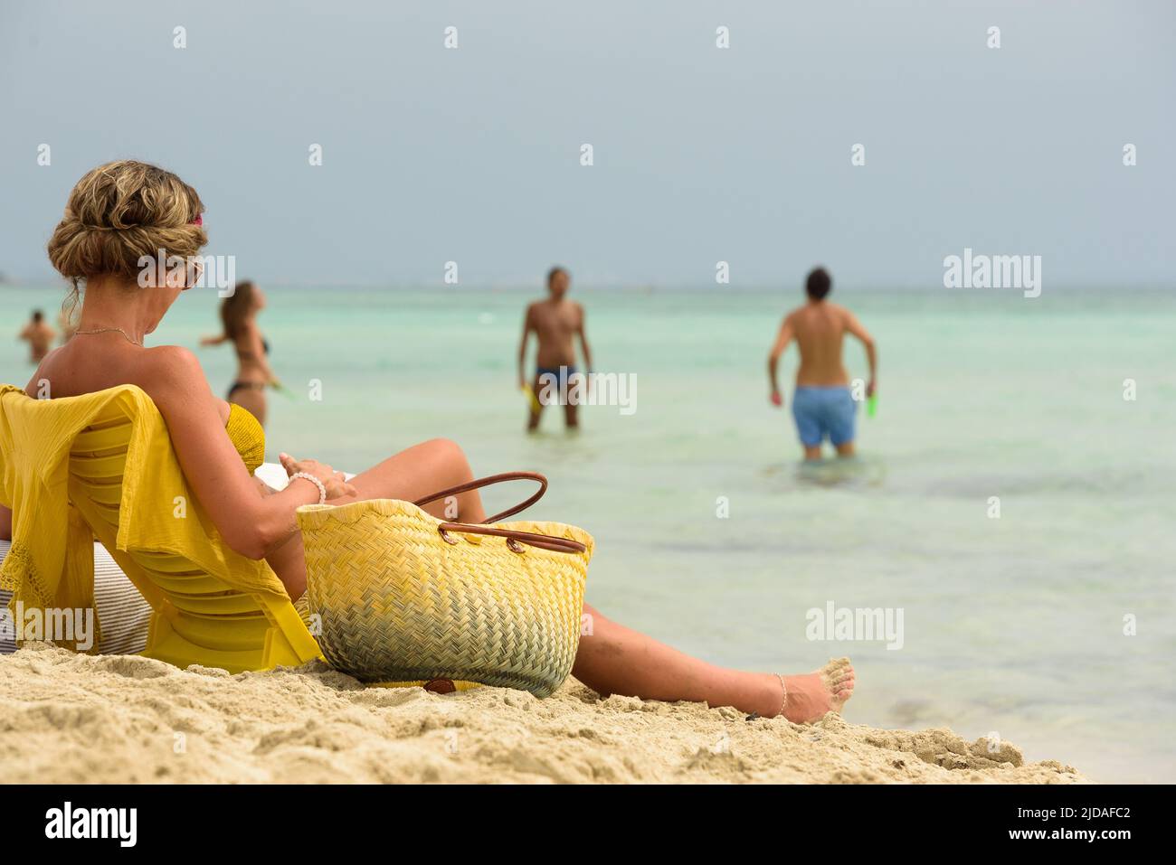 Punta Prosciutto LE, Italien - 08 29 2019: Punta Prosciutto, weißer Sand und flaches Wasser, atemberaubende Sonnenaufgänge. Ein unvergessliches, ganz italienisches Erlebnis. Stockfoto