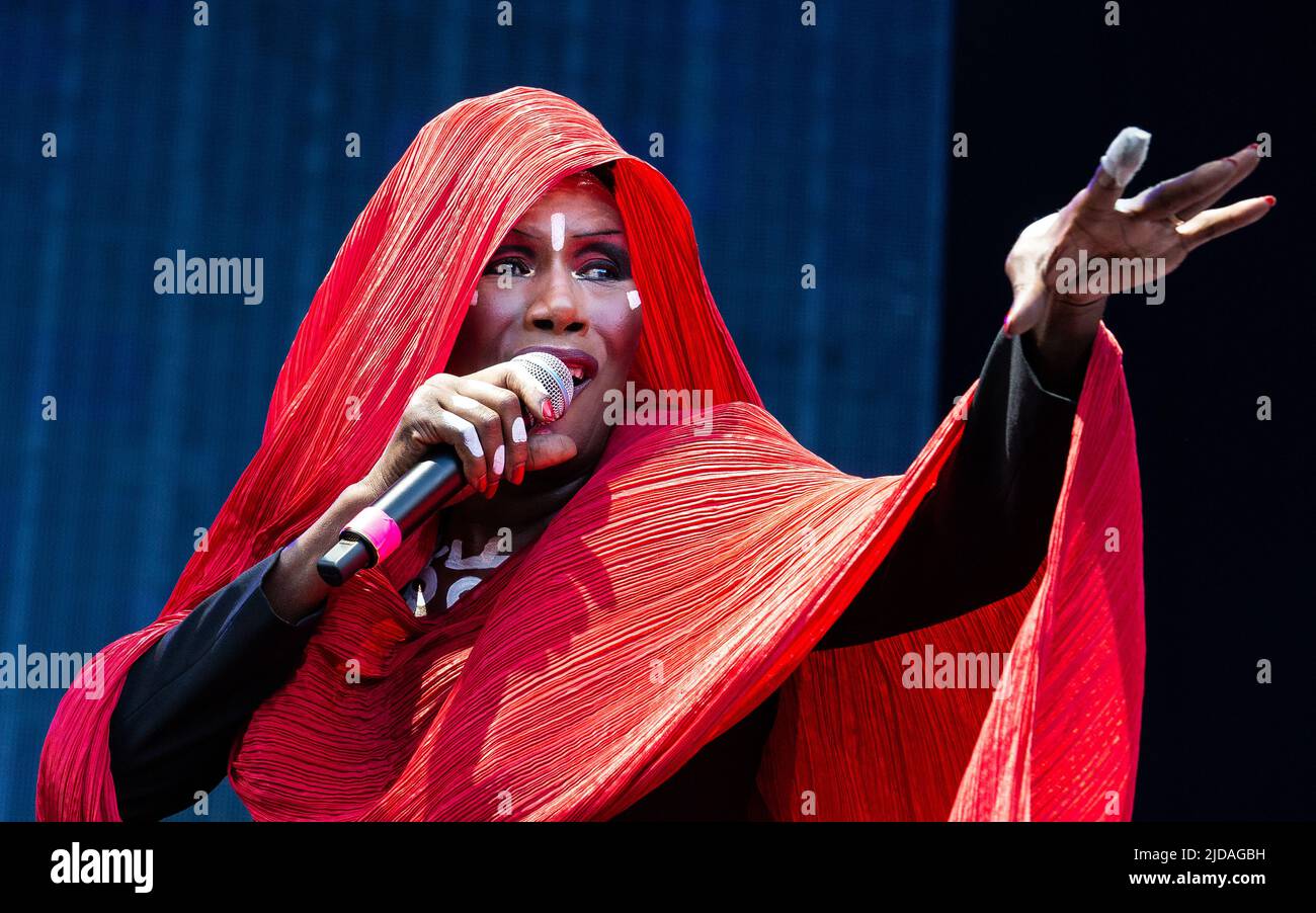 Im Juni 2022 tritt Grace Jones live auf der Bühne in Oslo auf Stockfoto