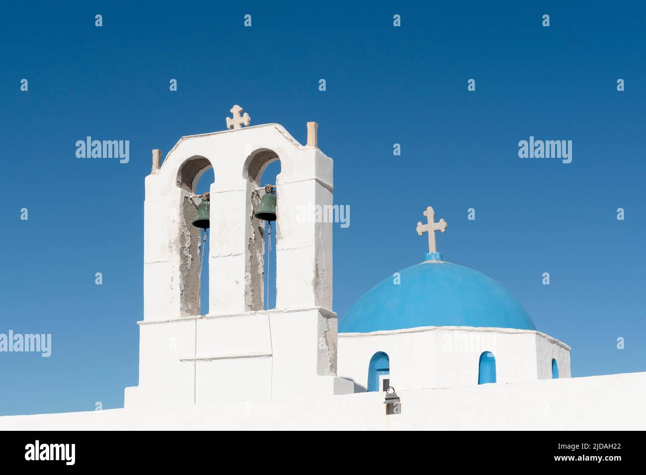 Glockenturm und Kuppel der orthodoxen Kirche Stockfoto