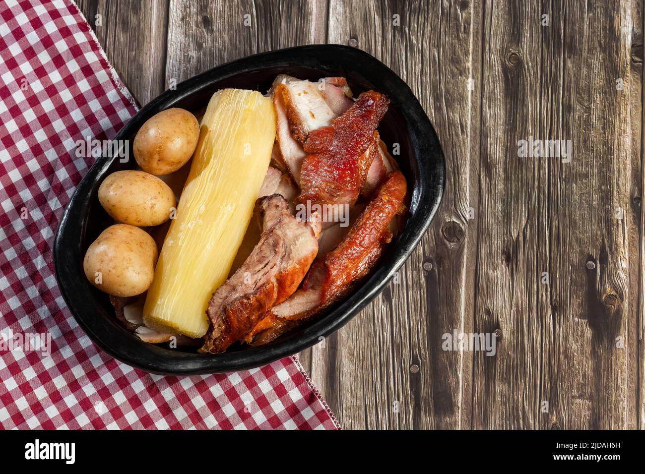 Gebratenes Fleisch aus den östlichen Ebenen - typisch kolumbianisches Gericht Stockfoto