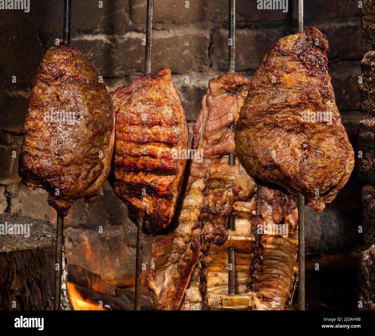 Gebratenes Fleisch aus den östlichen Ebenen - typisch kolumbianisches Gericht Stockfoto