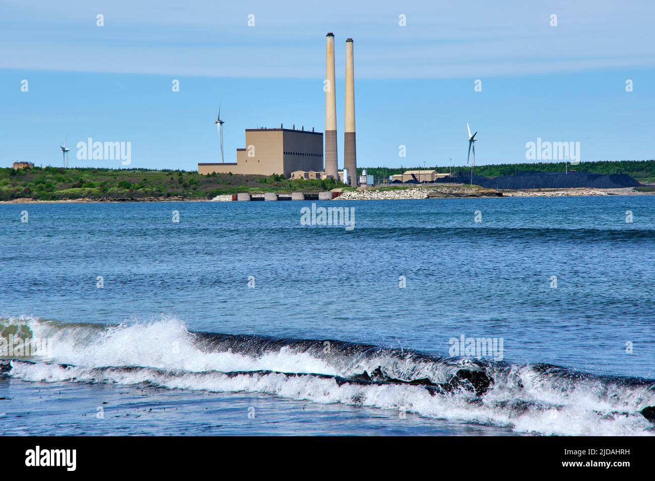Das Lingan Powerplant, das sich im Besitz der Nova Scotia Power Corporation befindet, ist ein Kohlekraftwerk mit einer Leistung von 620 Megawatt in der Nähe der Stadt Lingan Stockfoto
