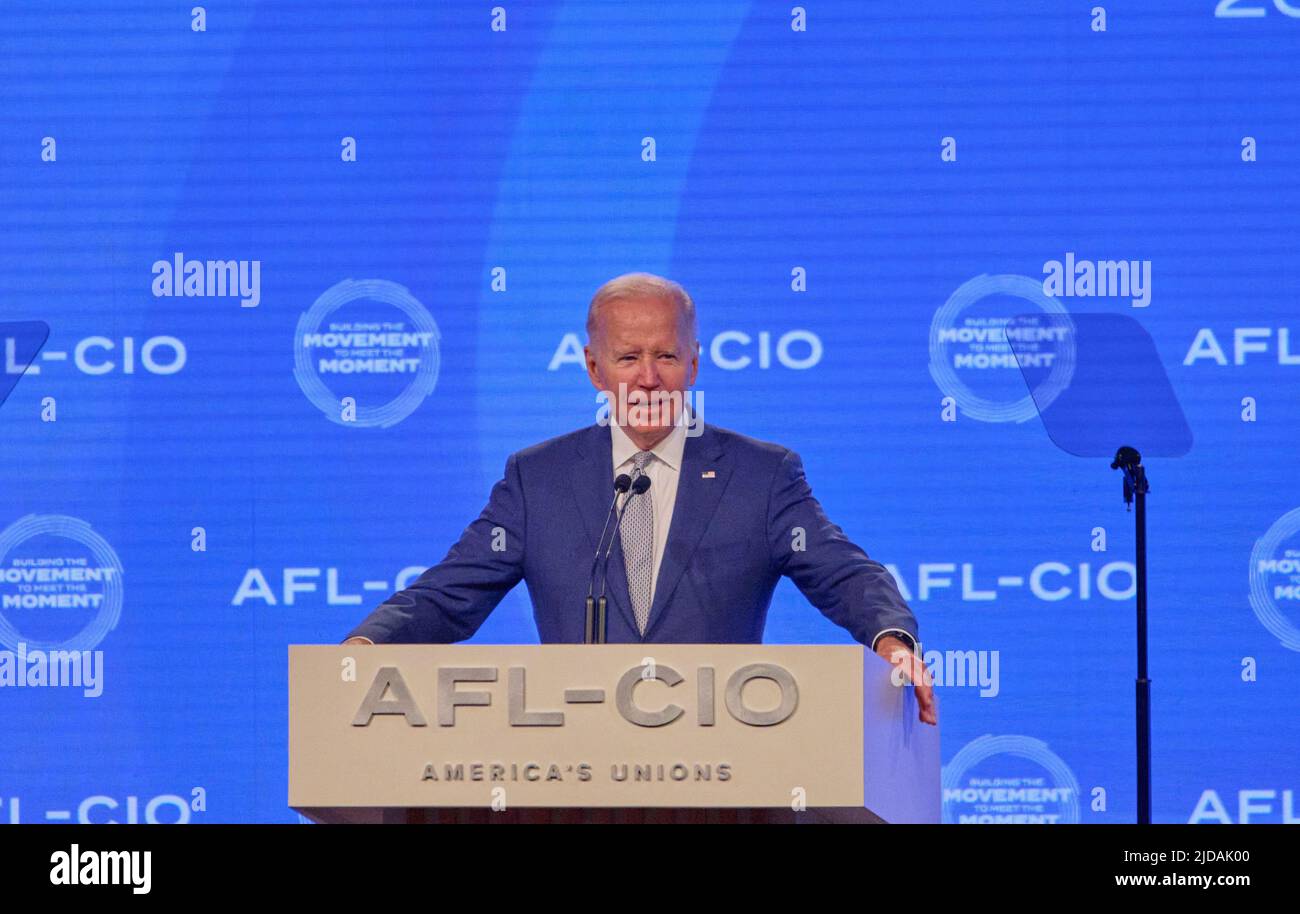 PHILADELPHIA, PA, USA - 14. JUNI 2022: Präsident Joe Biden hält Bemerkungen auf der AFL-CIO Quadrennial Constitutional Convention 29.. Stockfoto