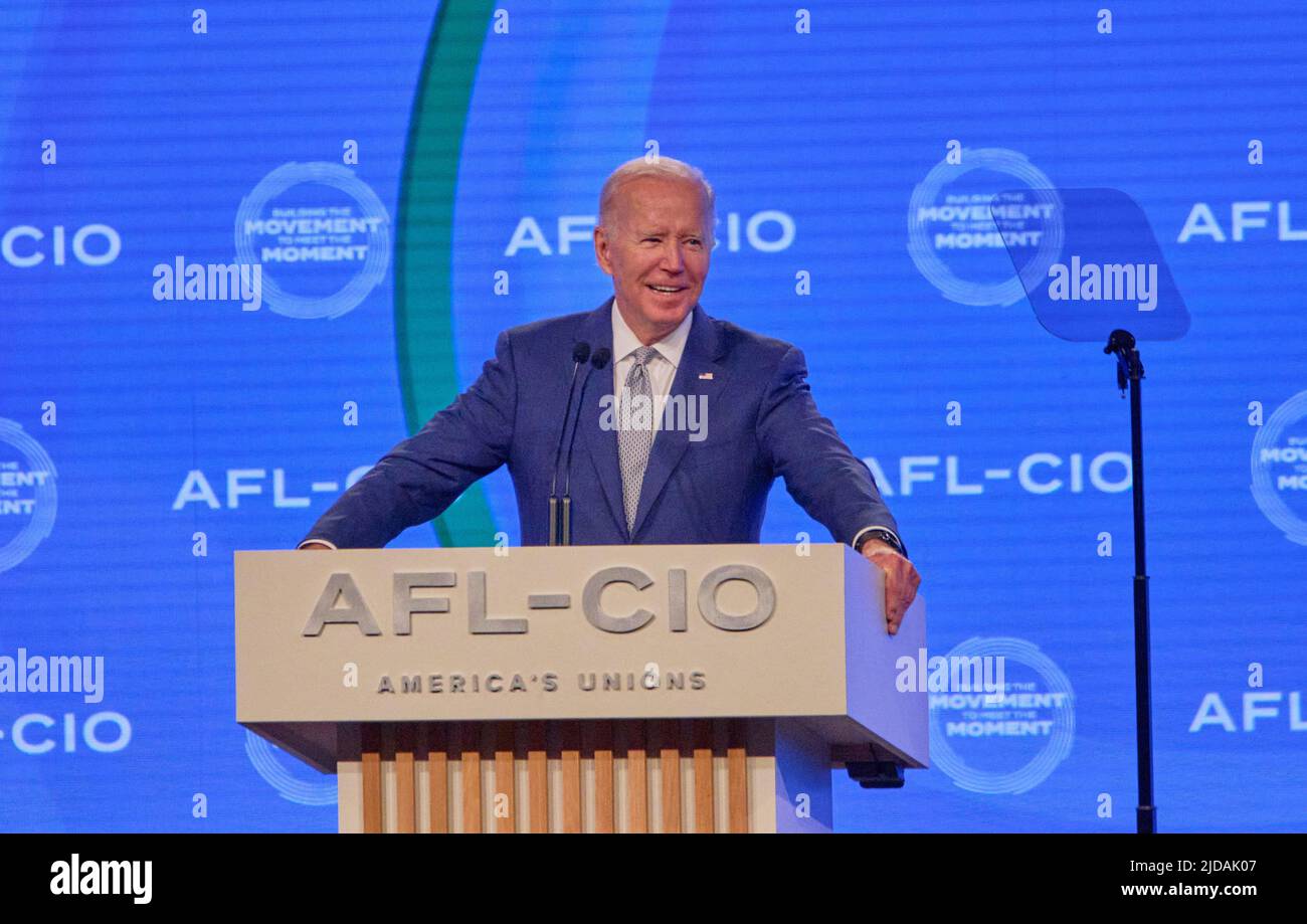 PHILADELPHIA, PA, USA - 14. JUNI 2022: Präsident Joe Biden hält Bemerkungen auf der AFL-CIO Quadrennial Constitutional Convention 29.. Stockfoto