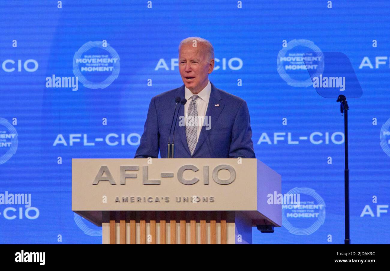 PHILADELPHIA, PA, USA - 14. JUNI 2022: Präsident Joe Biden hält Bemerkungen auf der AFL-CIO Quadrennial Constitutional Convention 29.. Stockfoto