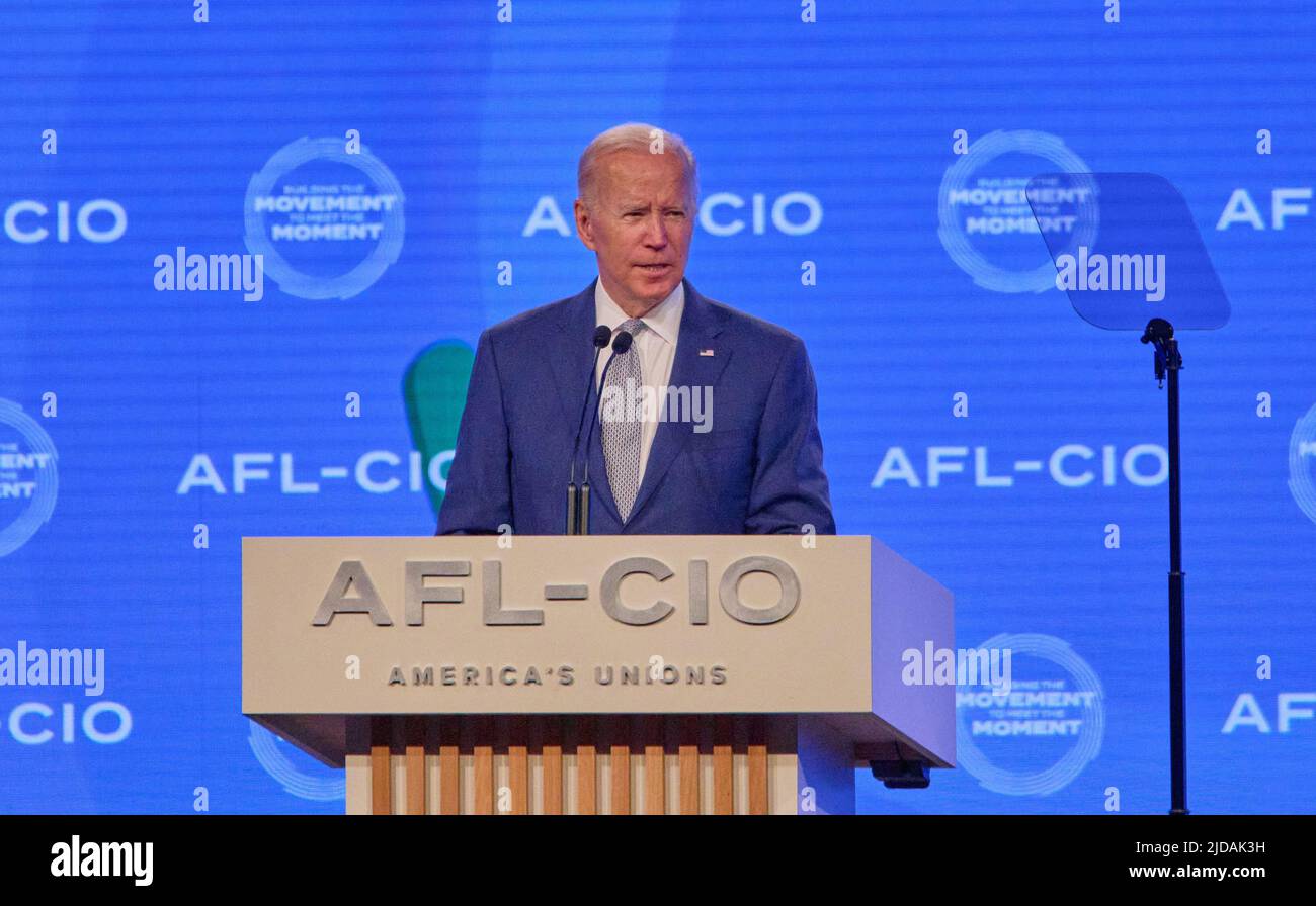 PHILADELPHIA, PA, USA - 14. JUNI 2022: Präsident Joe Biden hält Bemerkungen auf der AFL-CIO Quadrennial Constitutional Convention 29.. Stockfoto