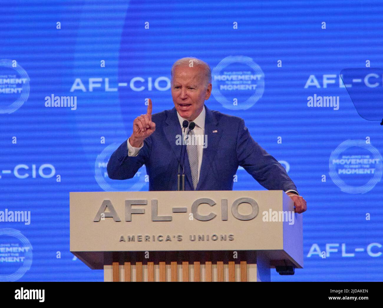 PHILADELPHIA, PA, USA - 14. JUNI 2022: Präsident Joe Biden hält Bemerkungen auf der AFL-CIO Quadrennial Constitutional Convention 29.. Stockfoto