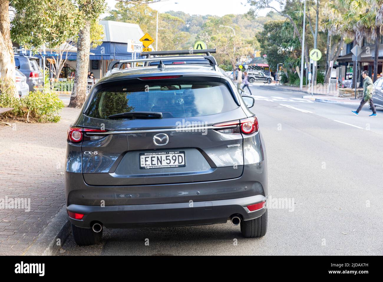 Mazda CX8, 2020 Modell, geparkt in Avalon Beach Sydney, NSW, Australien ein kleines bis mittleres SUV-Typ Fahrzeug Stockfoto