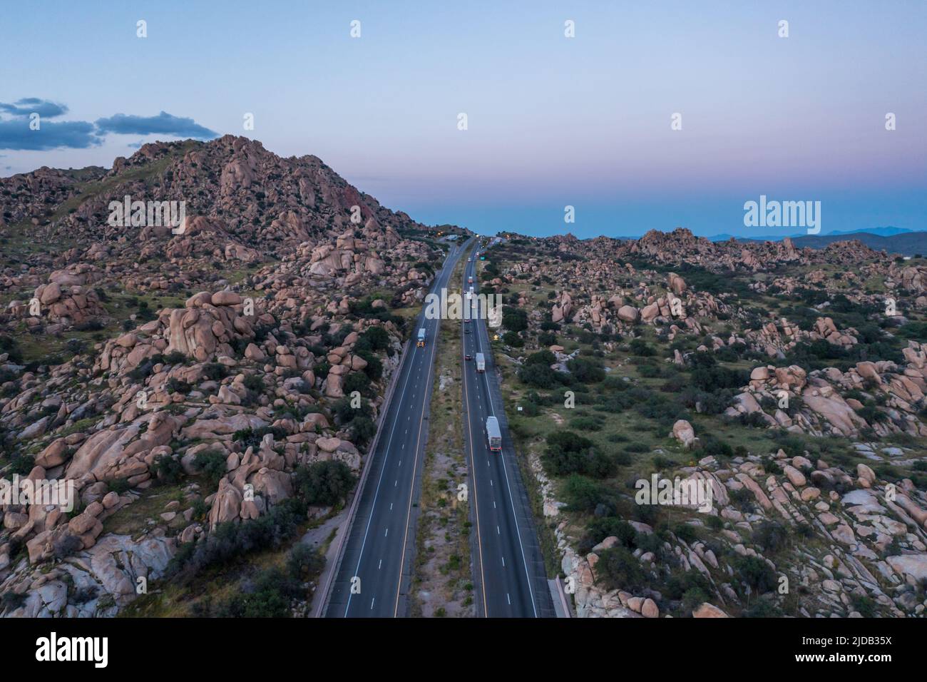 LKW unterwegs von Arizona nach Texas auf der Interstate Ten, Luftlinie. Stockfoto