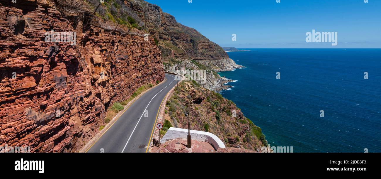 Küstenstraße, Chapman's Peak Drive, entlang der Küste des Atlantischen Ozeans auf der westlichen Seite der Kap-Halbinsel Stockfoto